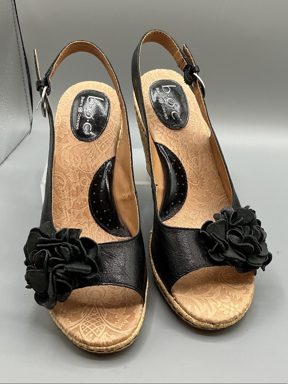 b.o.c. Black Floral Slingback Wedge Sandals with Decorative Rosette, size 10